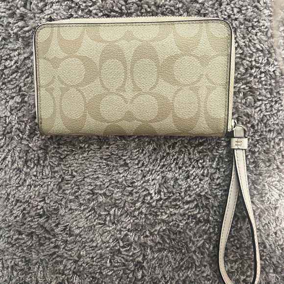COACH BEIGE WRISTLET WALLET - Picture 3 of 6
